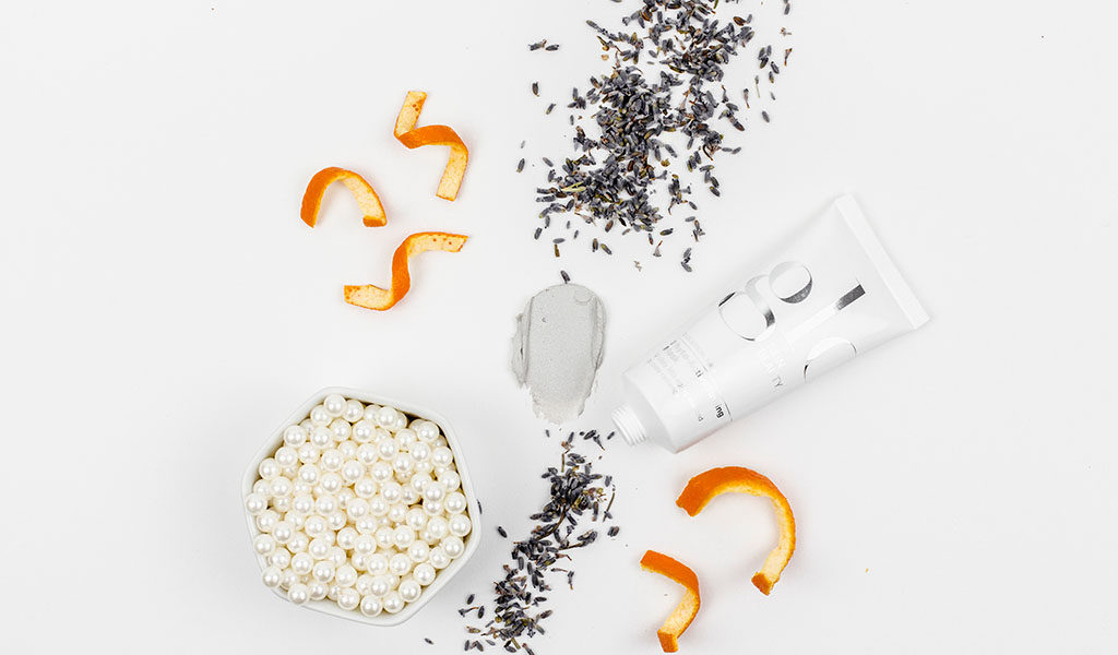 Phyto-Active Firming Mask with Pearl, Lavander and Orange ingredients.