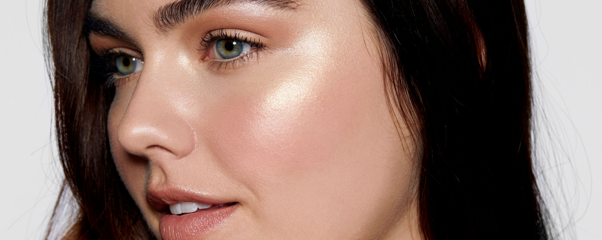 How To Apply Highlighter - Glo Skin Beauty