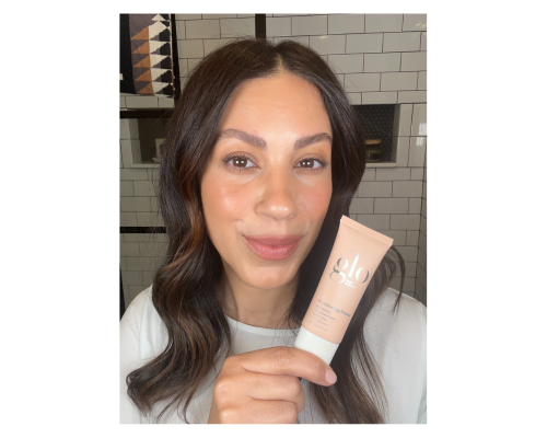 Illuminating Primer on skin