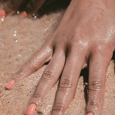 The Difference Between Chemical And Physical Exfoliants